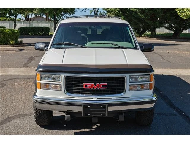 1996 GMC Suburban 8th Gen - Image 11 of 15