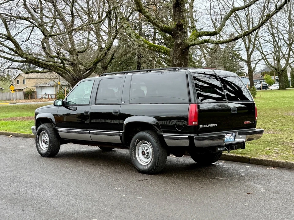 1996 GMC Suburban 8th Gen - Image 3 of 21