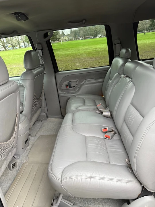 1996 GMC Suburban 8th Gen - Image 15 of 21