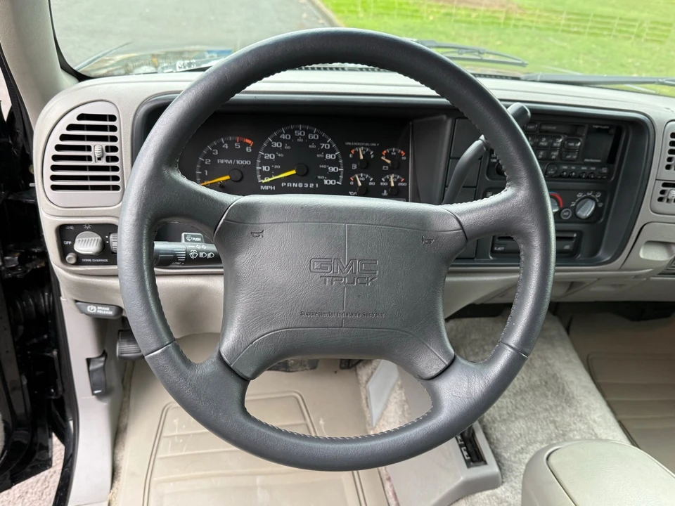 1996 GMC Suburban 8th Gen - Image 9 of 21