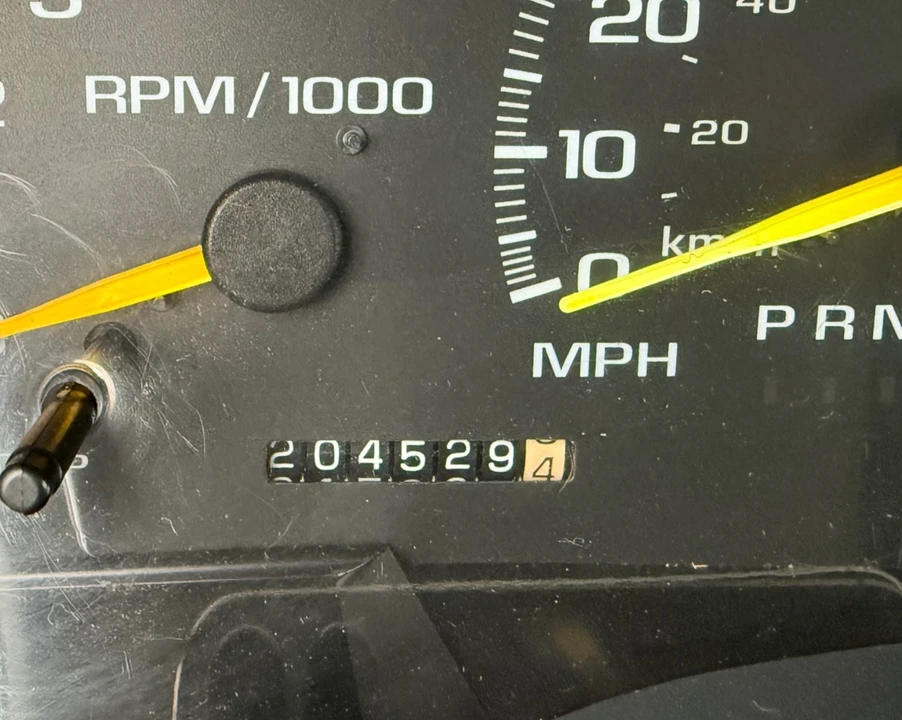 1996 GMC Suburban 8th Gen - Image 12 of 21