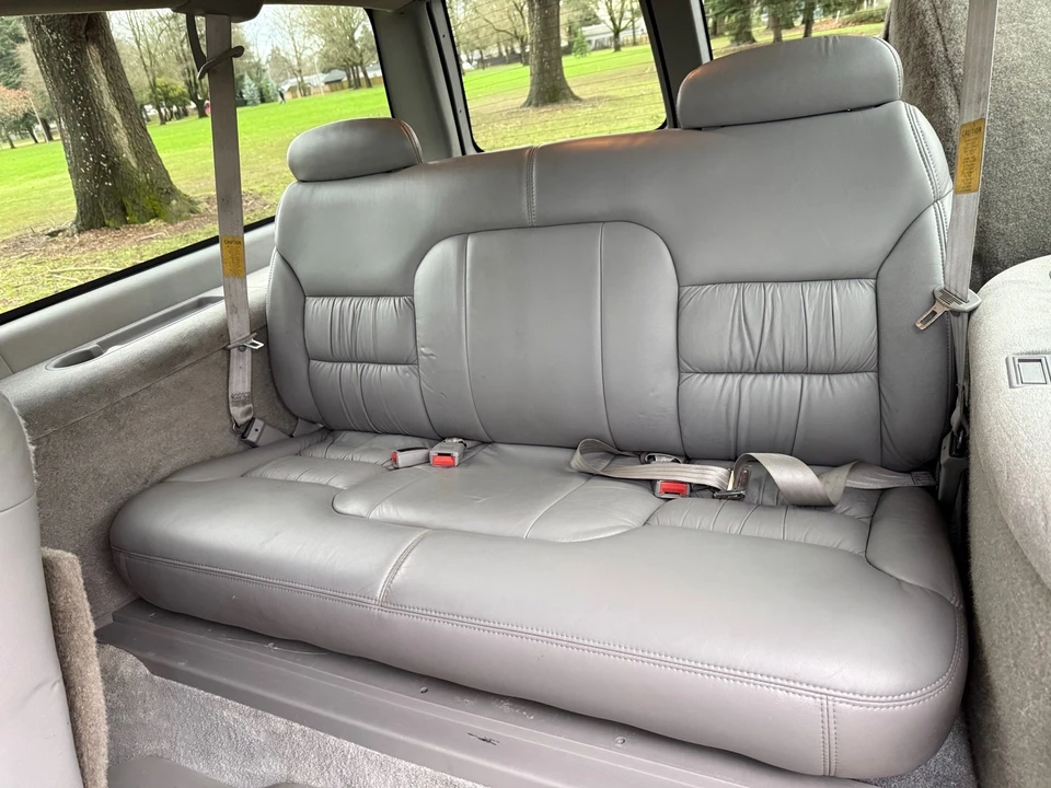 1996 GMC Suburban 8th Gen - Image 18 of 21