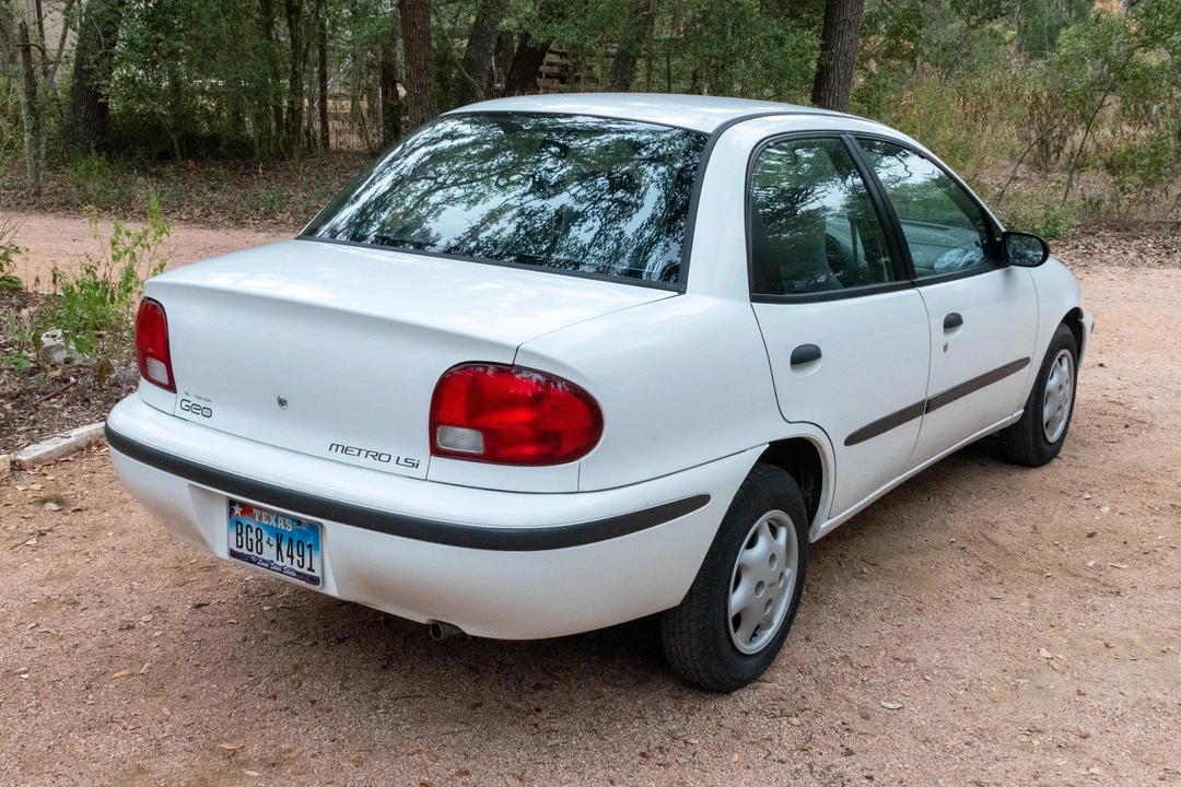 1996 Geo Metro - Image 9 of 31