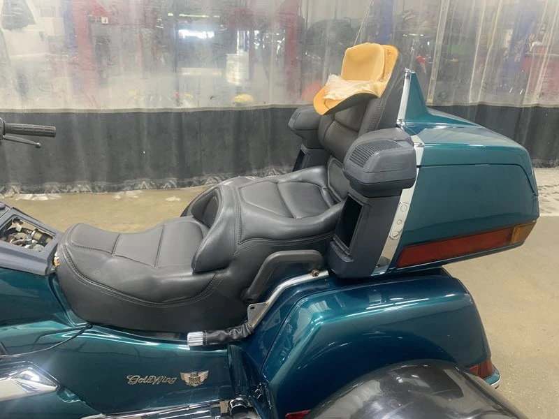 1996 Honda Gold Wing - Image 8 of 11