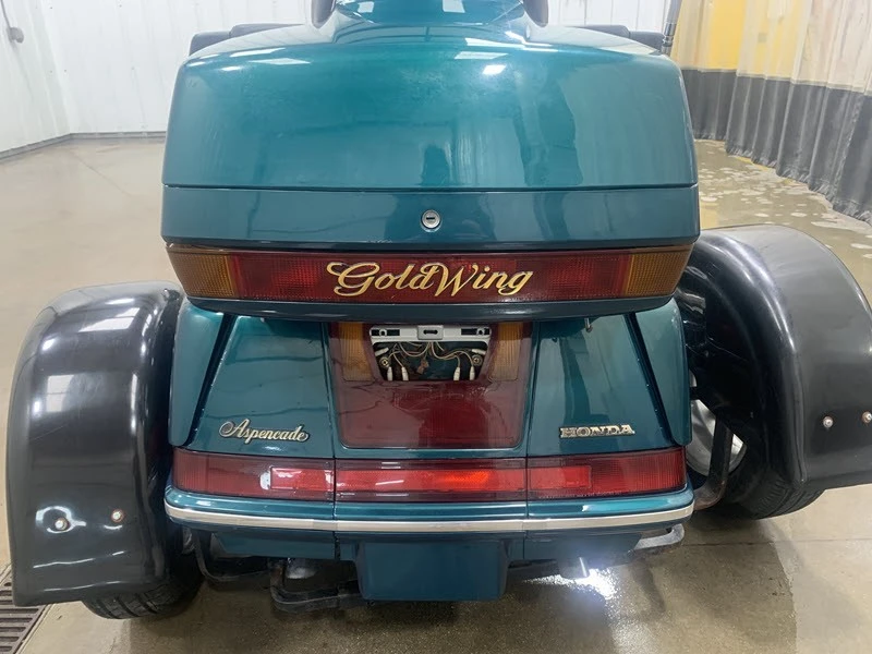 1996 Honda Gold Wing - Image 10 of 11
