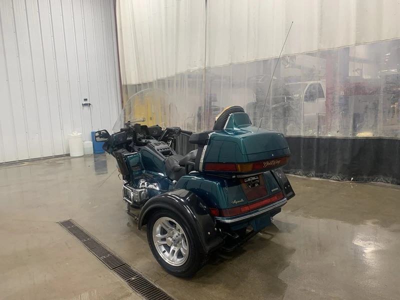 1996 Honda Gold Wing - Image 5 of 11
