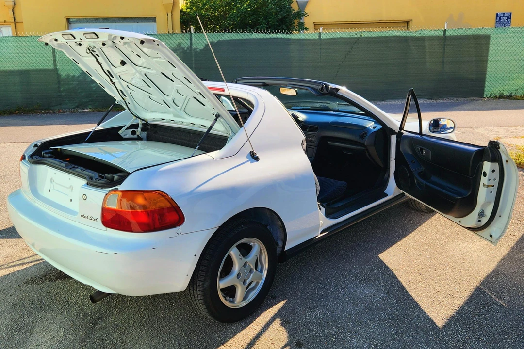 1996 Honda Del Sol - Image 10 of 31