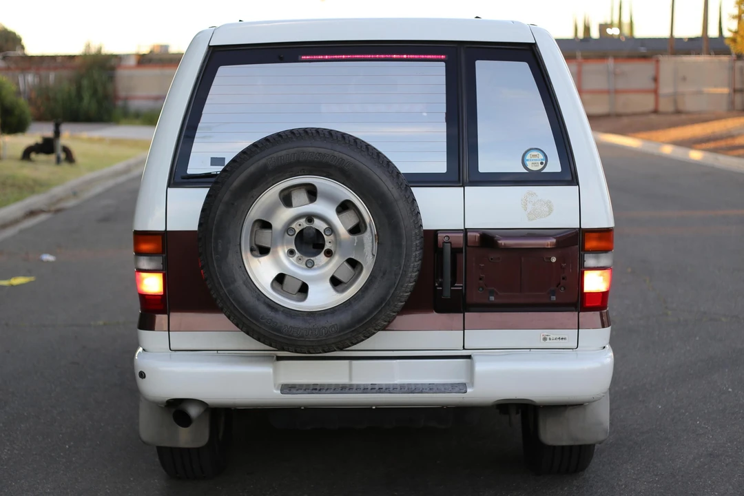 1996 Isuzu Trooper - Image 5 of 10