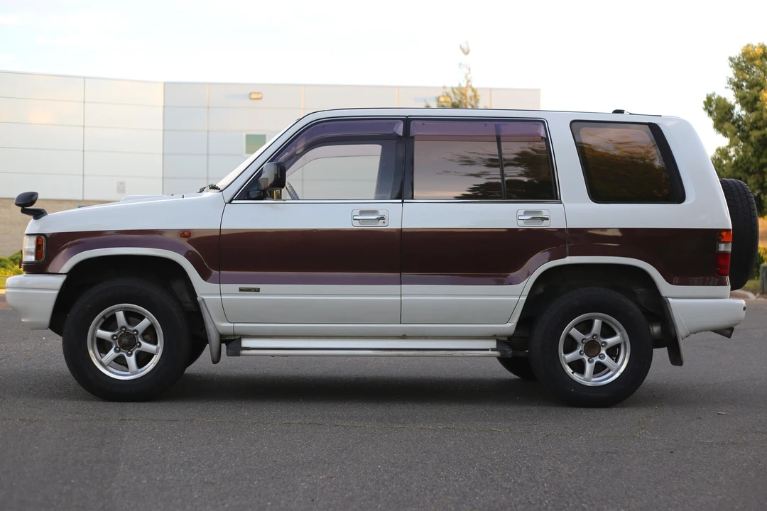1996 Isuzu Trooper - Image 3 of 10