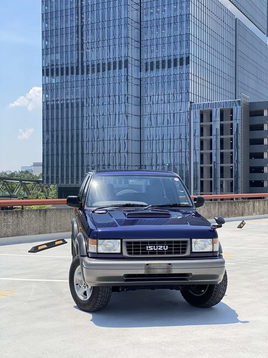 1996 Isuzu Trooper - Image 9 of 9