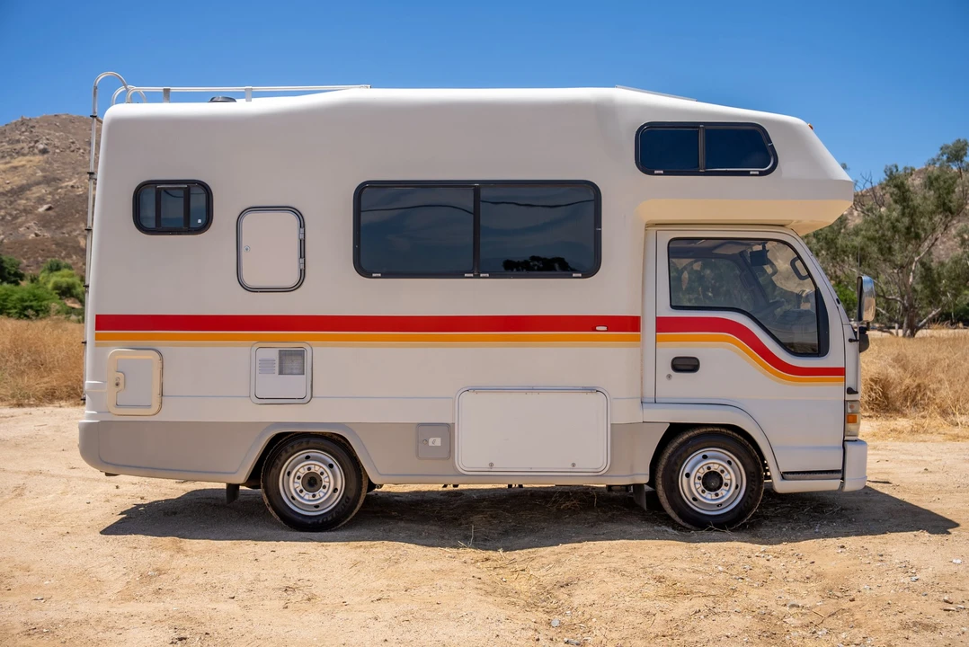 1996 Isuzu Elf - Image 3 of 31