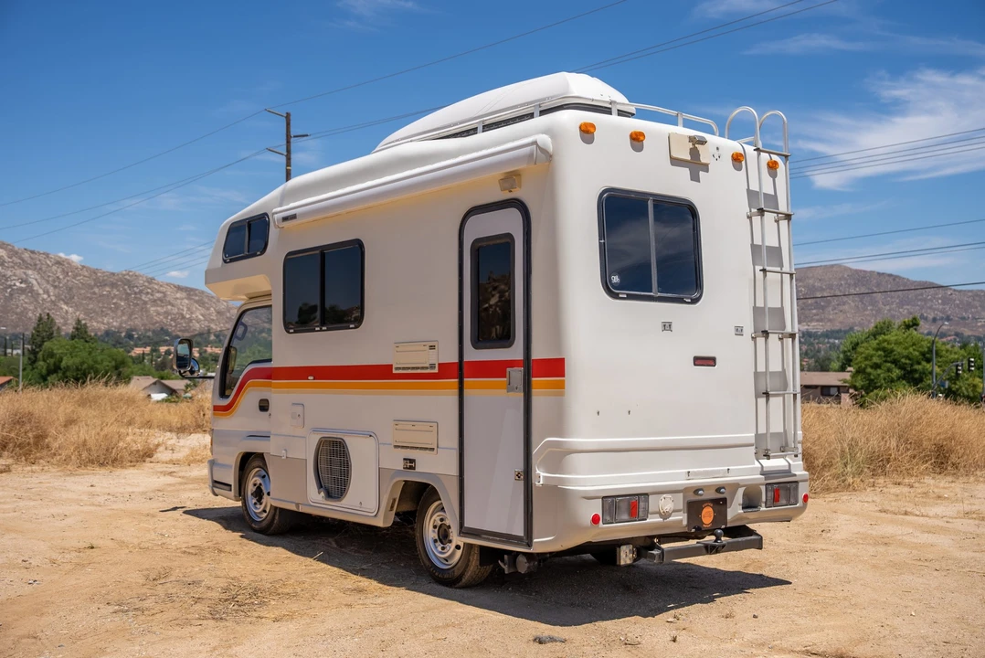 1996 Isuzu Elf - Image 10 of 31