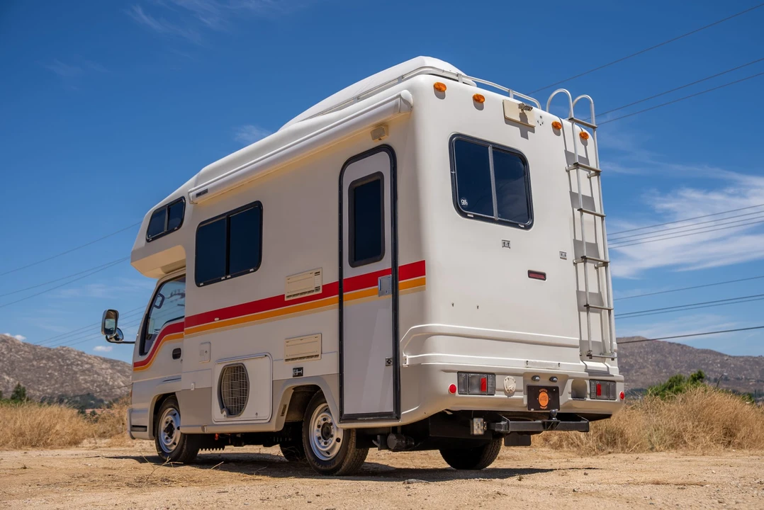 1996 Isuzu Elf - Image 9 of 31