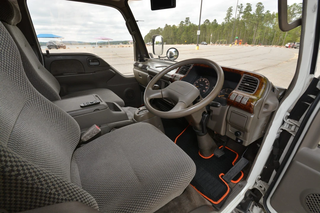 1996 Isuzu Elf - Image 23 of 31