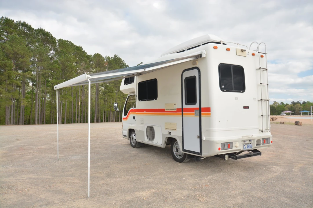 1996 Isuzu Elf - Image 11 of 31