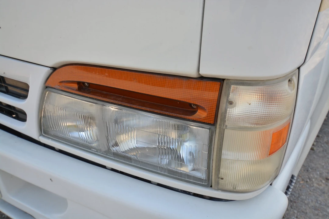 1996 Isuzu Elf - Image 17 of 31