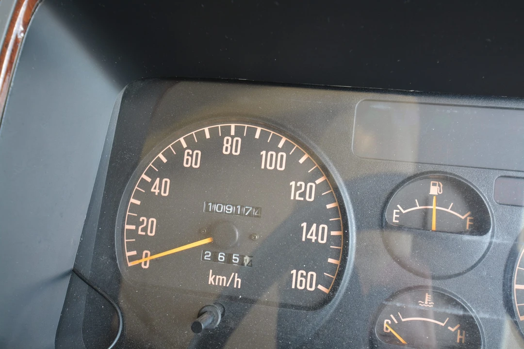 1996 Isuzu Elf - Image 29 of 31