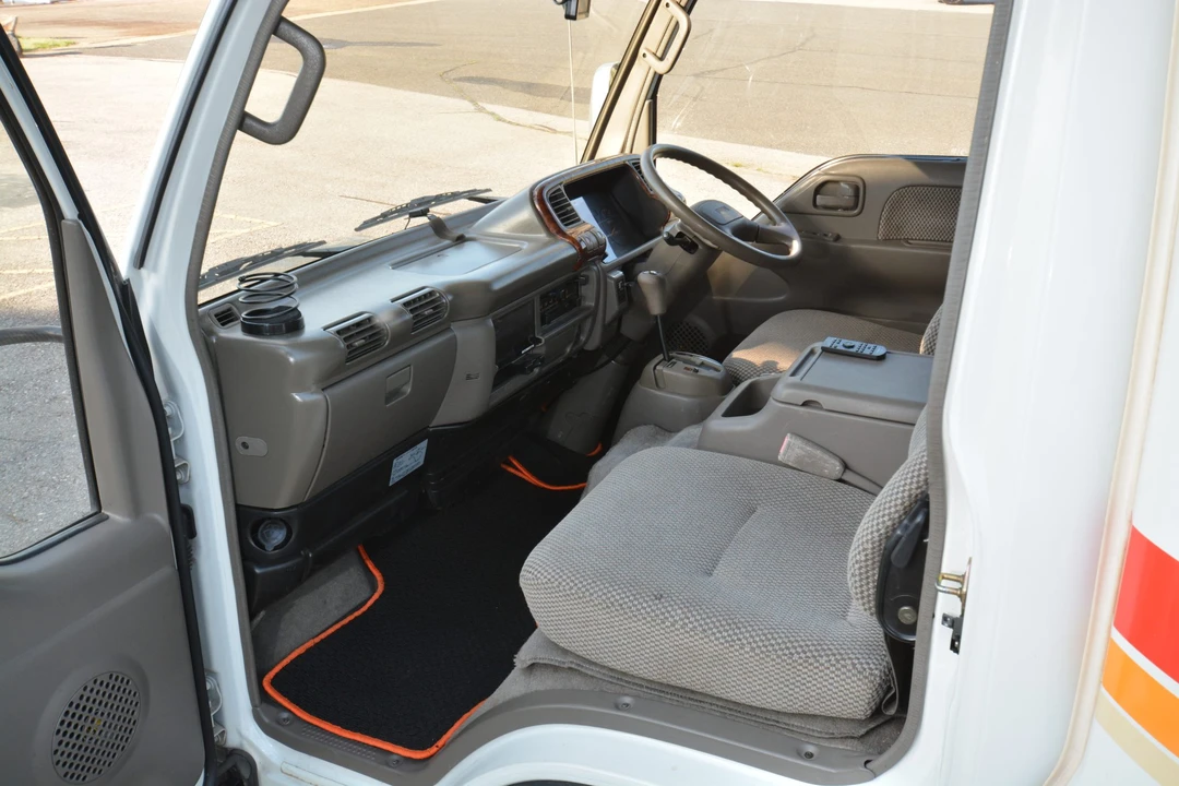 1996 Isuzu Elf - Image 28 of 31