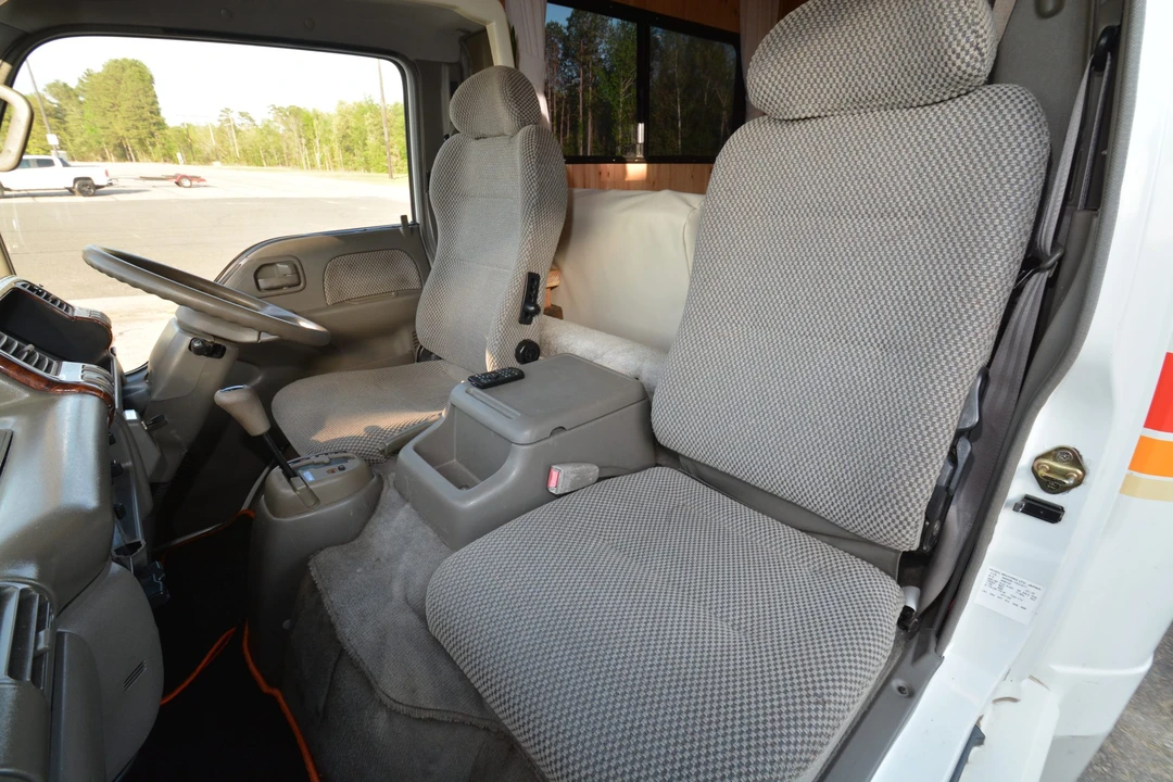1996 Isuzu Elf - Image 26 of 31