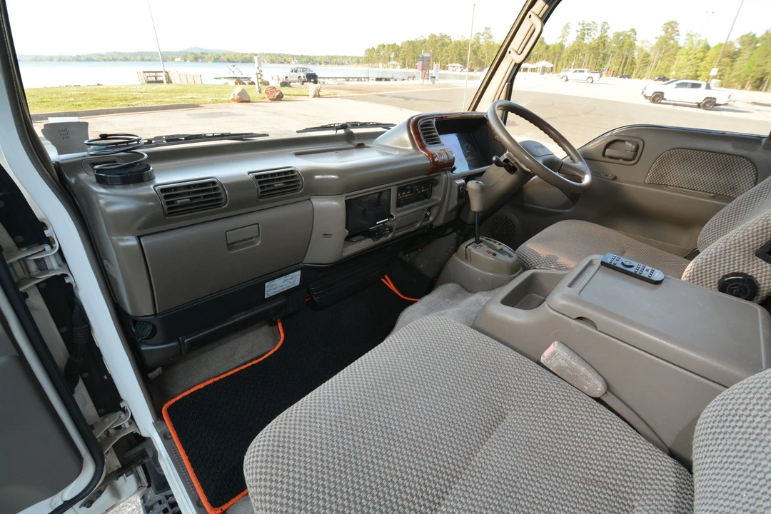 1996 Isuzu Elf - Image 27 of 31
