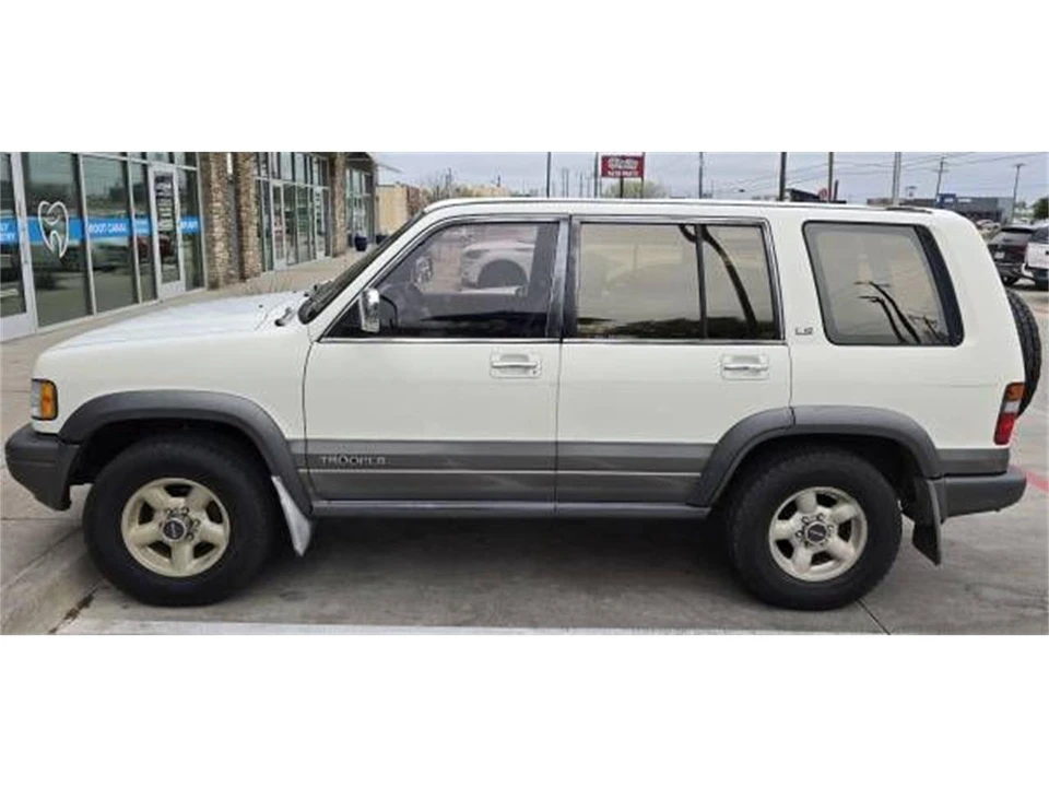 1996 Isuzu Trooper - Image 2 of 8