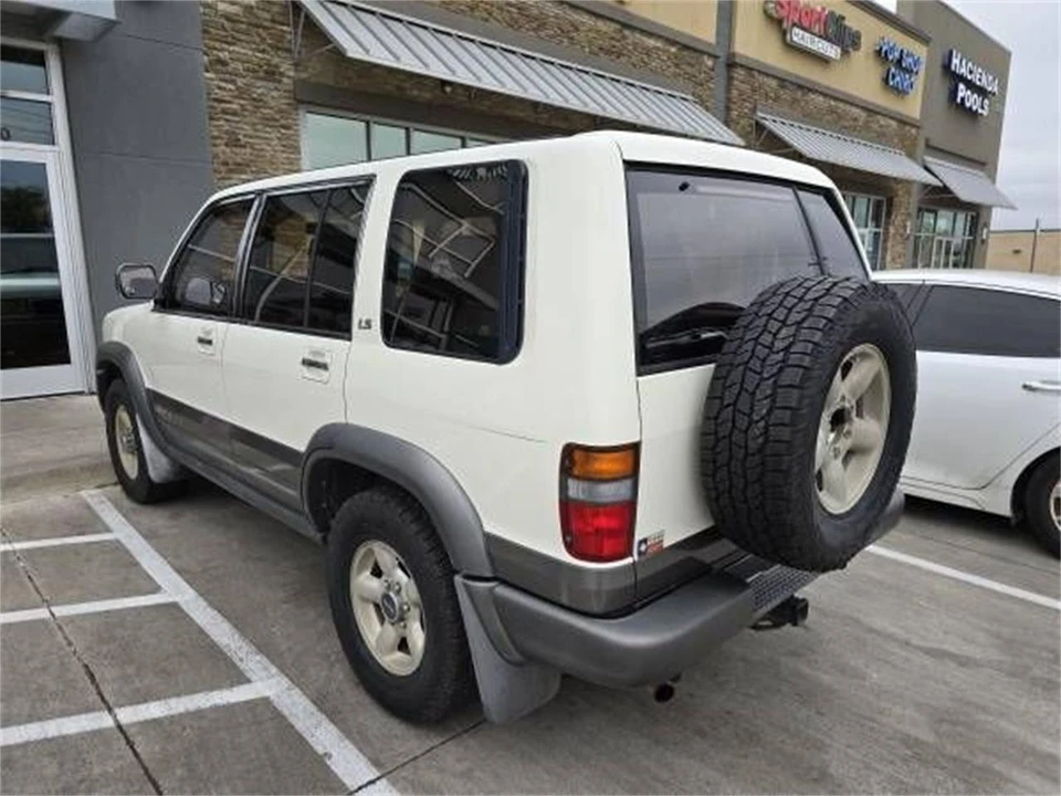 1996 Isuzu Trooper - Image 7 of 8