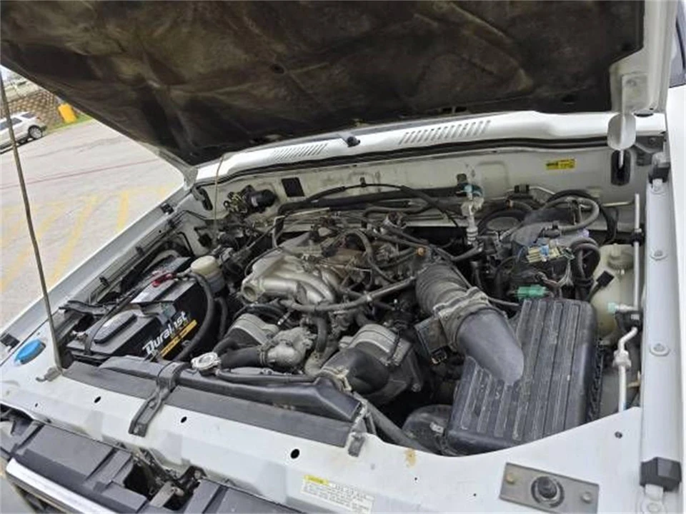 1996 Isuzu Trooper - Image 5 of 8
