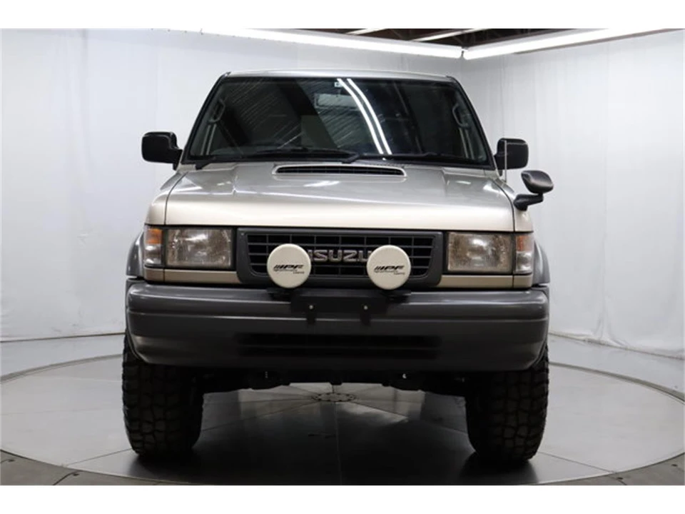 1996 Isuzu Trooper - Image 3 of 31