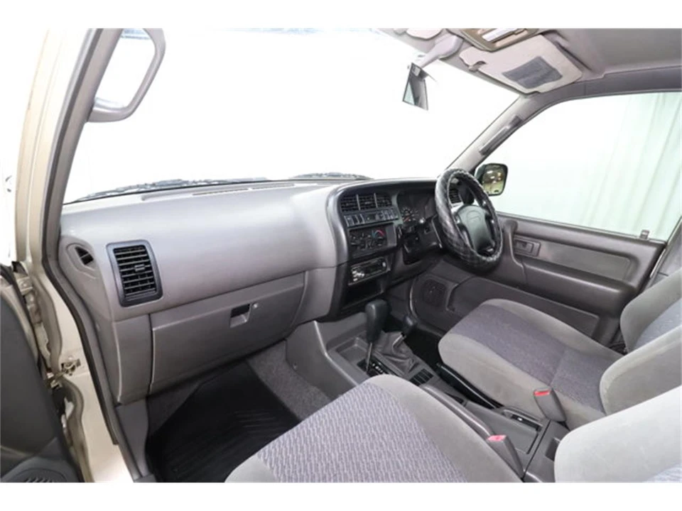 1996 Isuzu Trooper - Image 16 of 31