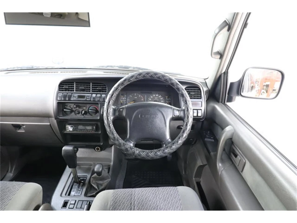 1996 Isuzu Trooper - Image 10 of 31