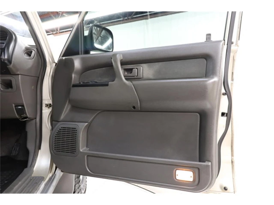 1996 Isuzu Trooper - Image 22 of 31