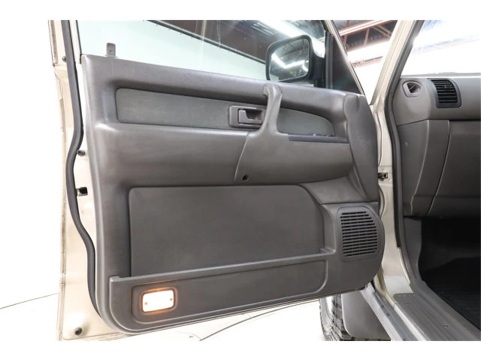 1996 Isuzu Trooper - Image 21 of 31