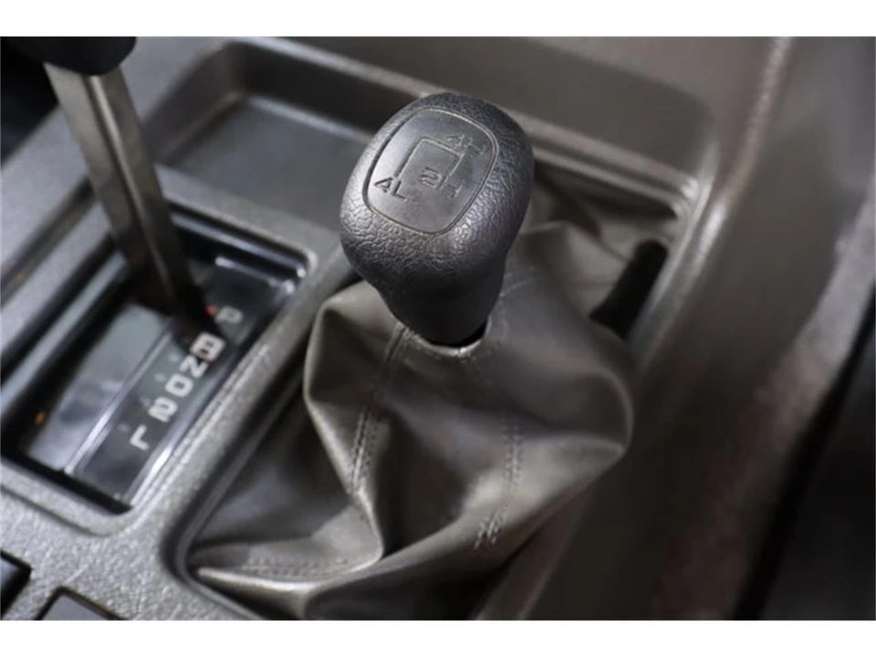 1996 Isuzu Trooper - Image 15 of 31