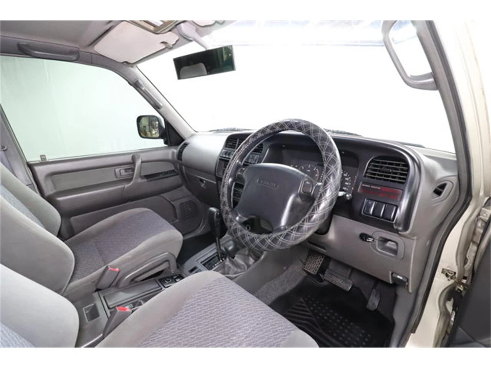 1996 Isuzu Trooper - Image 9 of 31