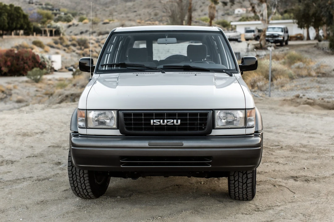 1996 Isuzu Trooper - Image 10 of 31