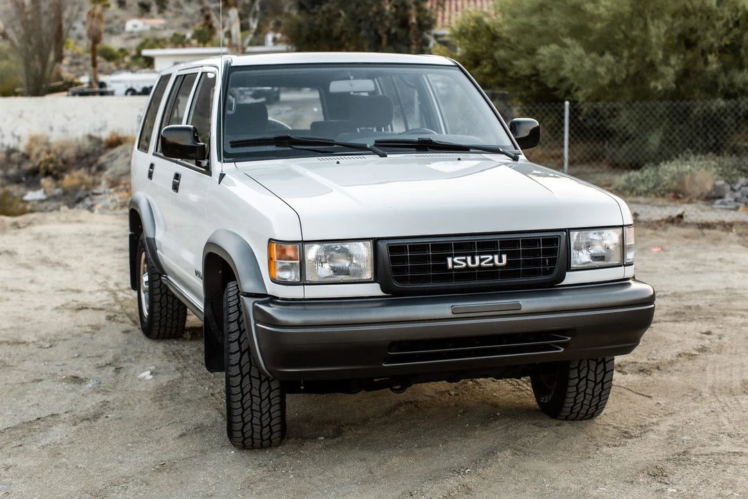 1996 Isuzu Trooper - Image 8 of 31
