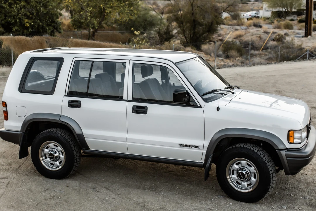 1996 Isuzu Trooper - Image 4 of 31