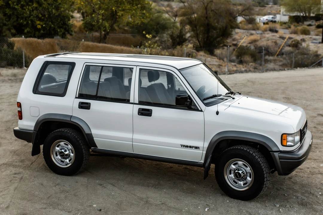 1996 Isuzu Trooper - Image 5 of 31
