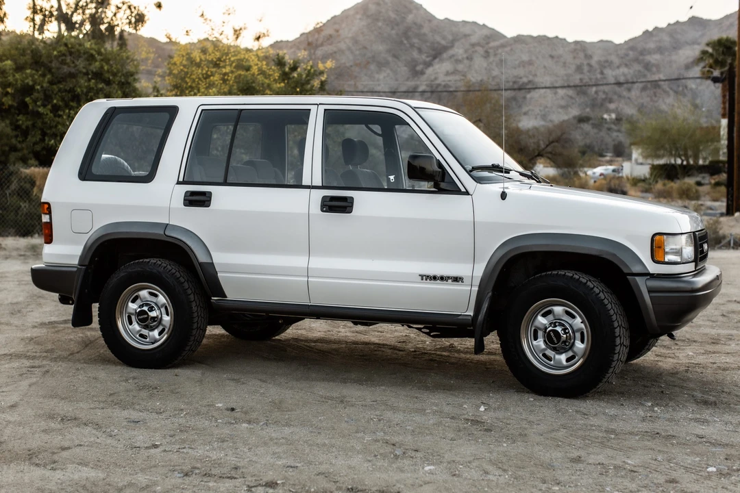 1996 Isuzu Trooper - Image 3 of 31
