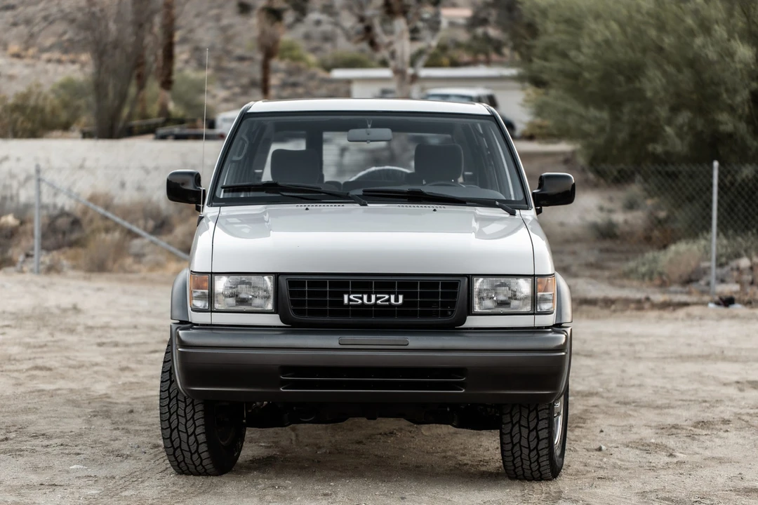 1996 Isuzu Trooper - Image 9 of 31