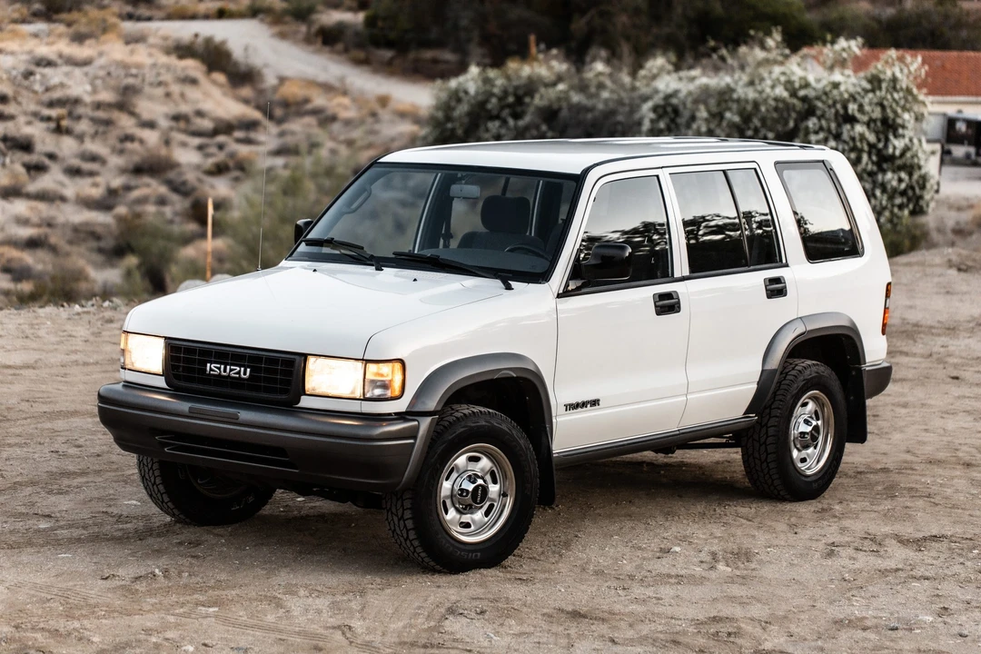 1996 Isuzu Trooper - Image 15 of 31