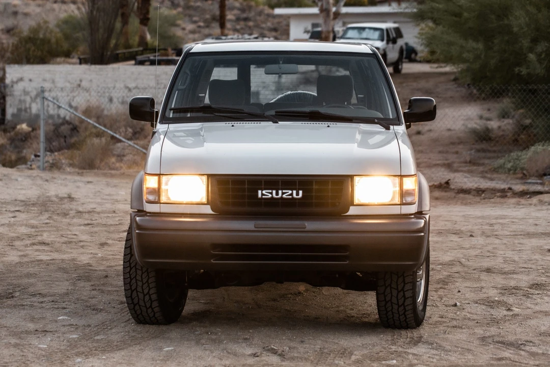 1996 Isuzu Trooper - Image 11 of 31