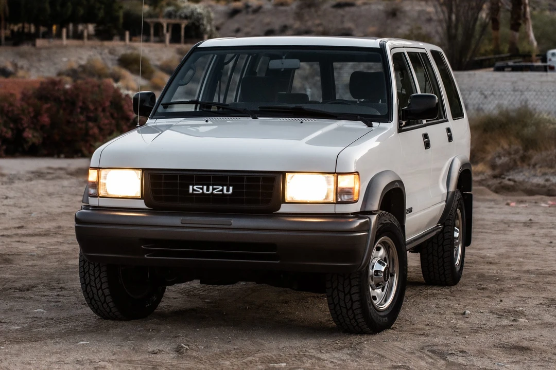 1996 Isuzu Trooper - Image 12 of 31