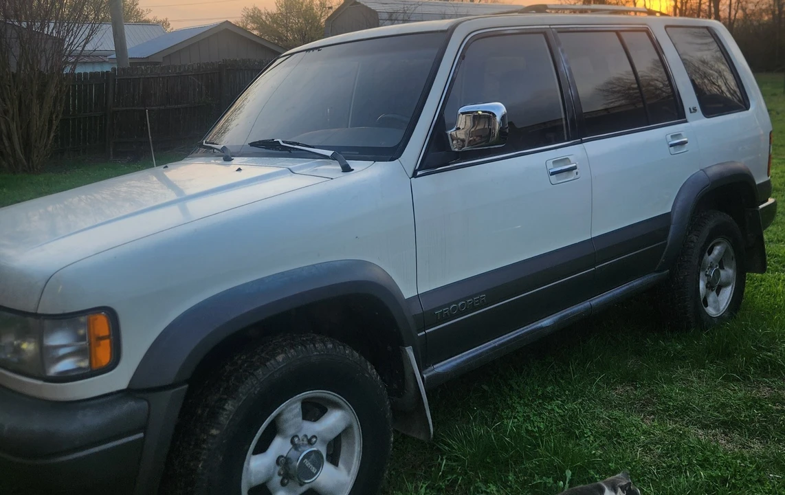 1996 Isuzu Trooper - Image 11 of 20