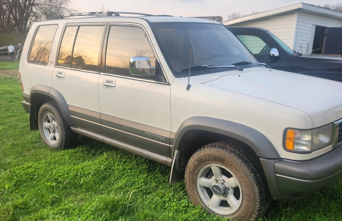 1996 Isuzu Trooper - Image 15 of 20