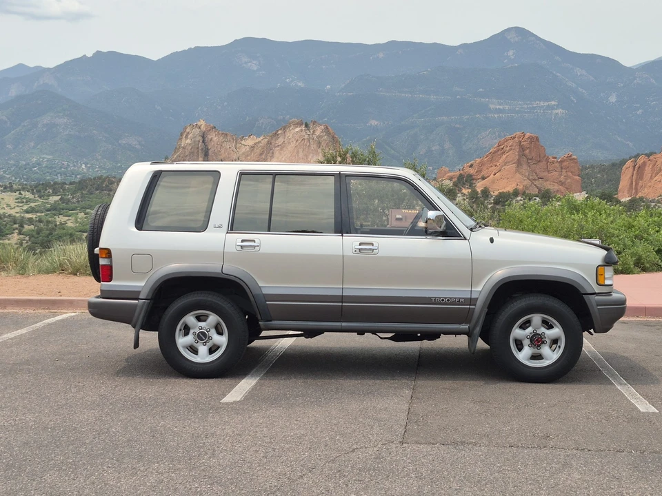 1996 Isuzu Trooper - Image 12 of 31