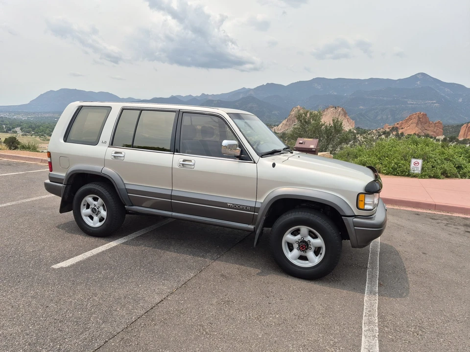 1996 Isuzu Trooper - Image 10 of 31