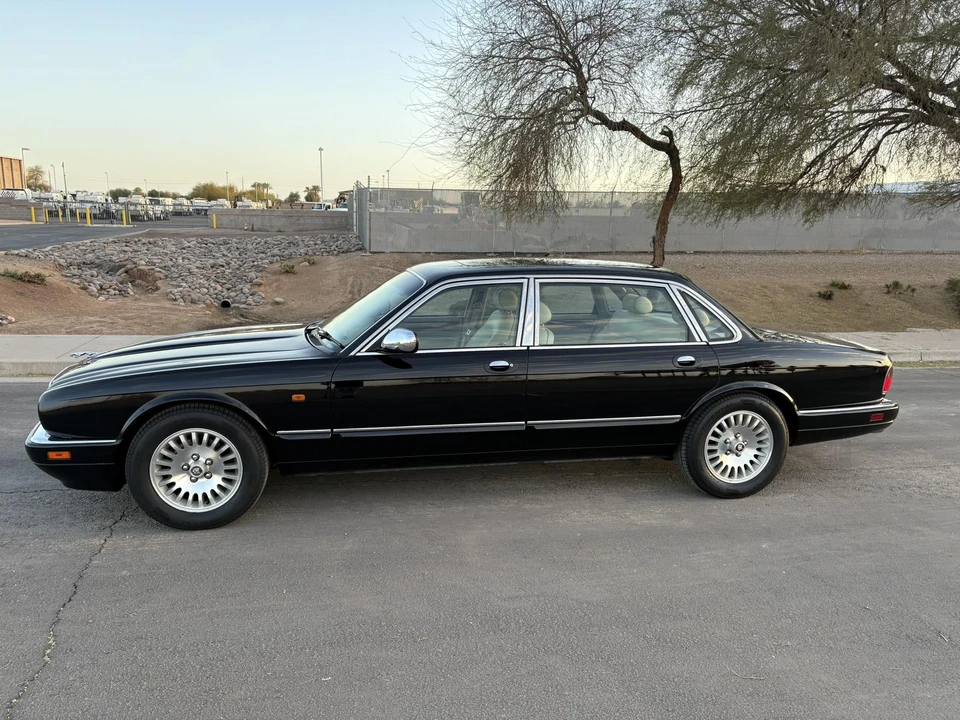 1996 Jaguar X300 XJ - Image 29 of 31