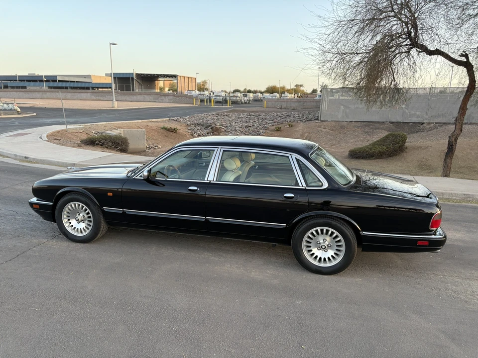 1996 Jaguar X300 XJ - Image 27 of 31