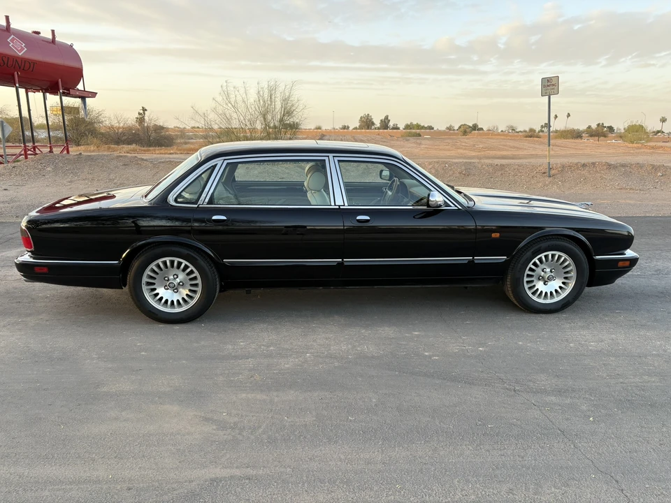 1996 Jaguar X300 XJ - Image 14 of 31